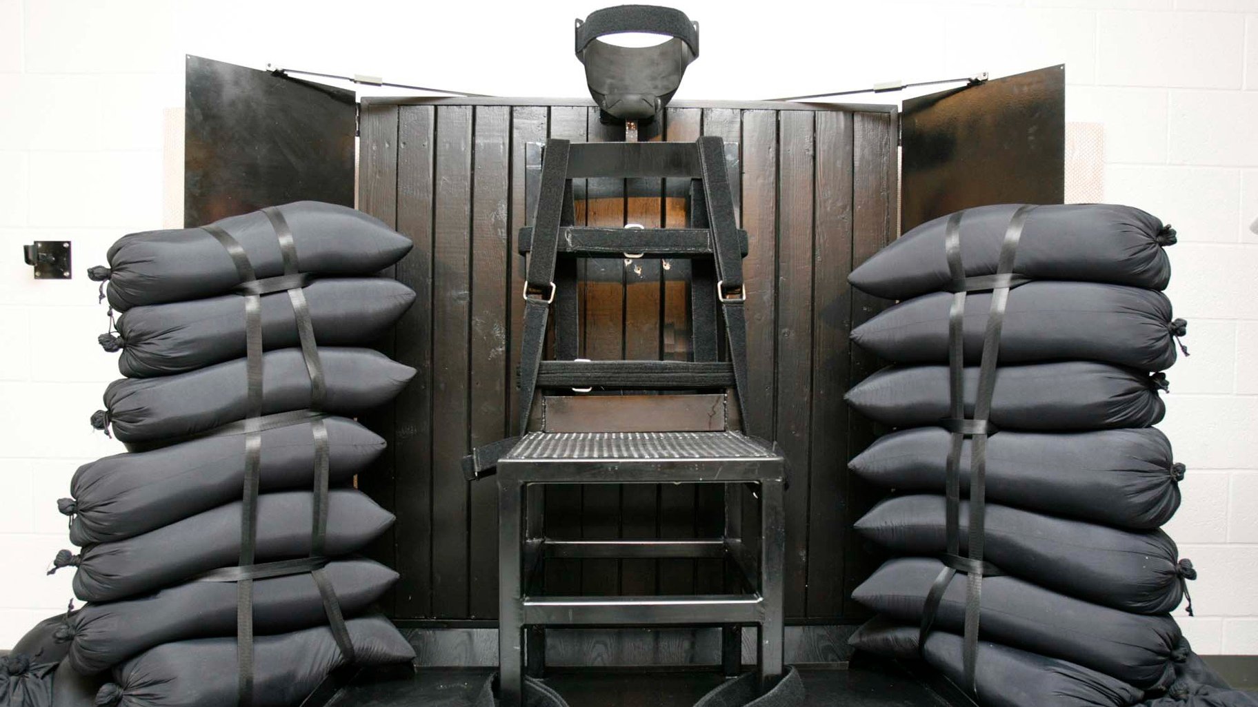 South Carolina inmate mocks law enforcement with blood message and embraces firing squad execution